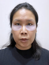 Hakme 實測敷上 Talika 眼膜：膜紙剪裁貼服舒適，敷 15 分鐘即時為眼肚注入大量水份，舒緩眼部疲勞。