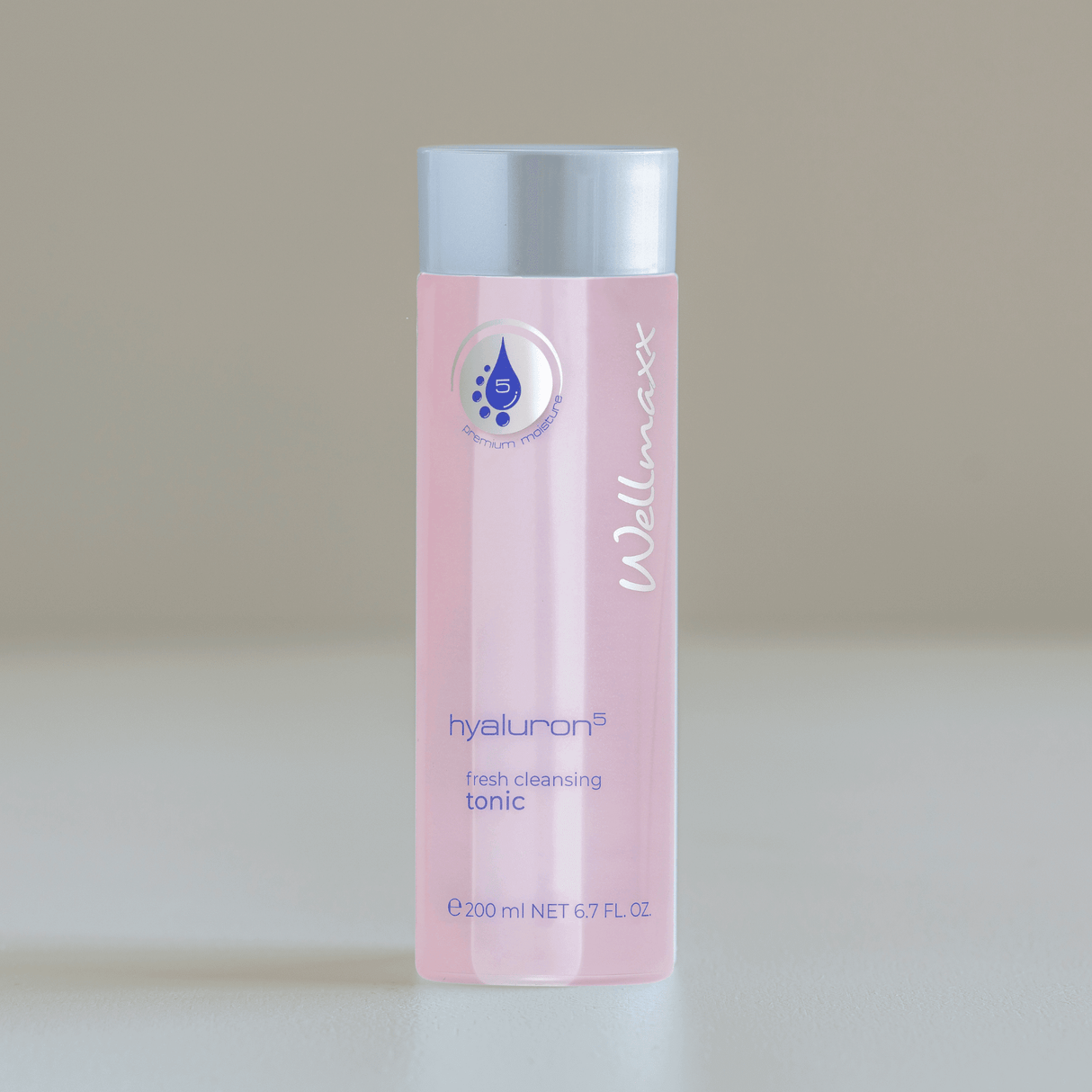 Hakme 推薦 Wellmaxx 五重玻尿酸保濕爽膚水：無酒精配方，質地順滑零摩擦，適合配合美容儀導出及二次清潔使用。