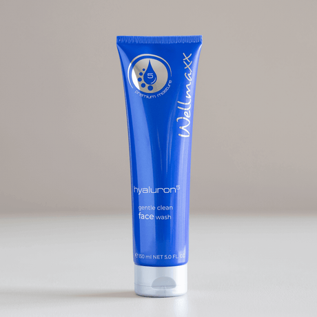 Hakme 推薦 Wellmaxx 五重玻尿酸保濕潔面膏：非皂性溫和起泡，洗面同時深層保濕，洗完水潤不繃緊 (7年銷量冠軍)。